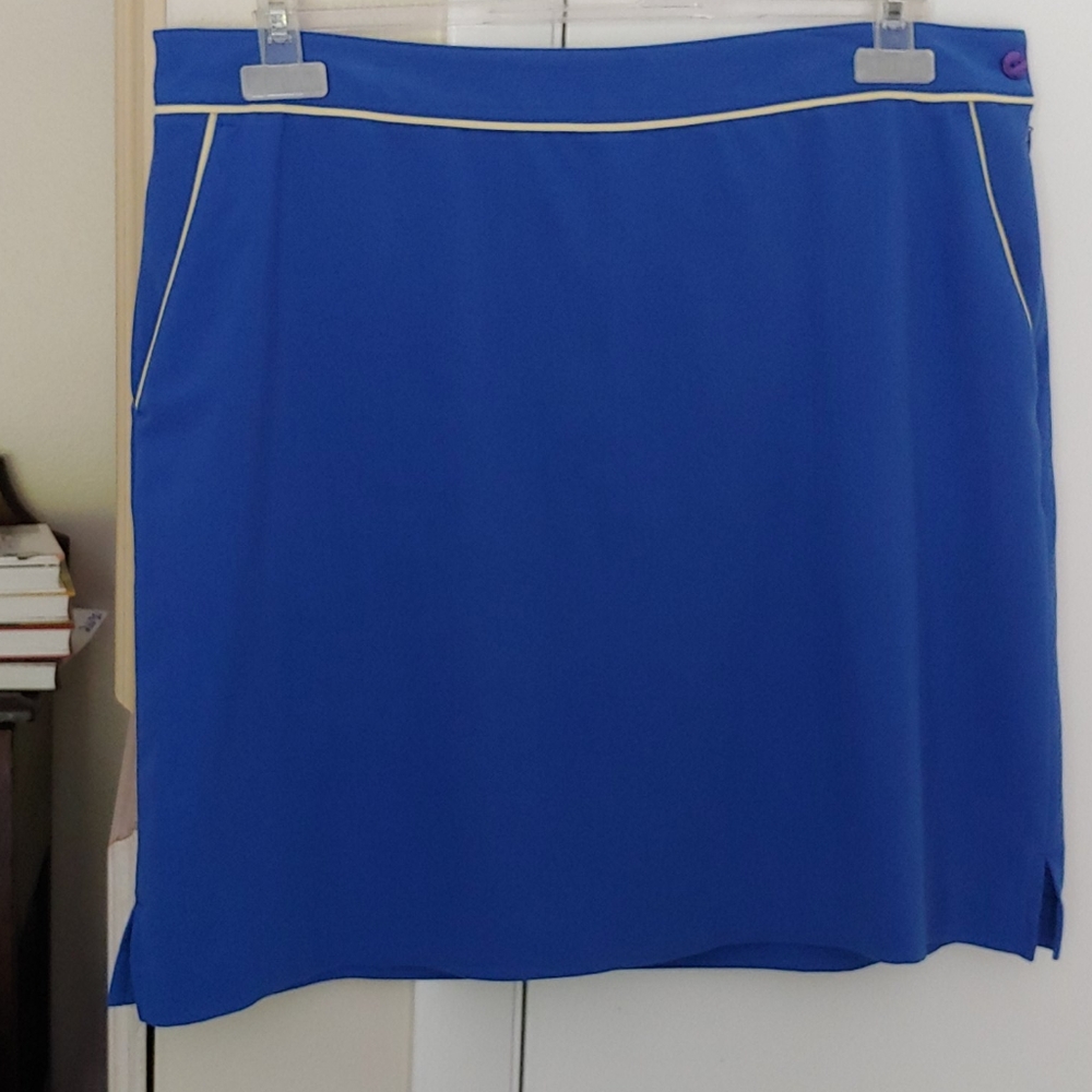 Blue golf skirt with light yellow piping golf skir